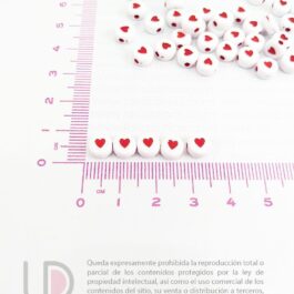 50 Cuentas Redondas Fondo Blanco Corazón Rojo B