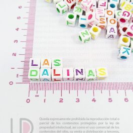 100 Cuentas Cubos 7mm Fondo Blanco Letras Colores B